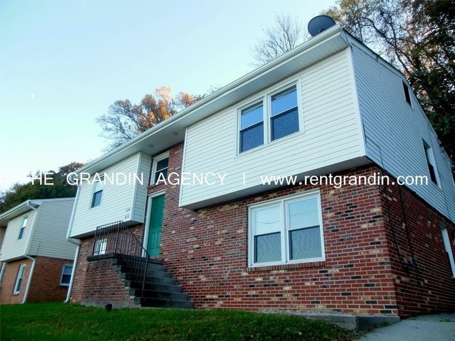 Building Photo - 635 Riverland Road SE