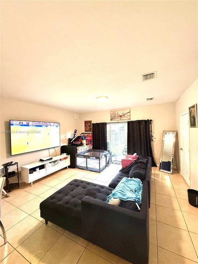Foto del edificio - 20439 NW 15th Ave