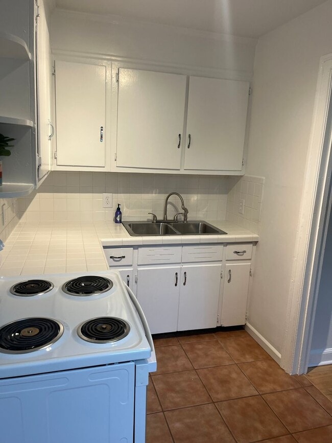 Foto del edificio - Quaint apartment in convenient location