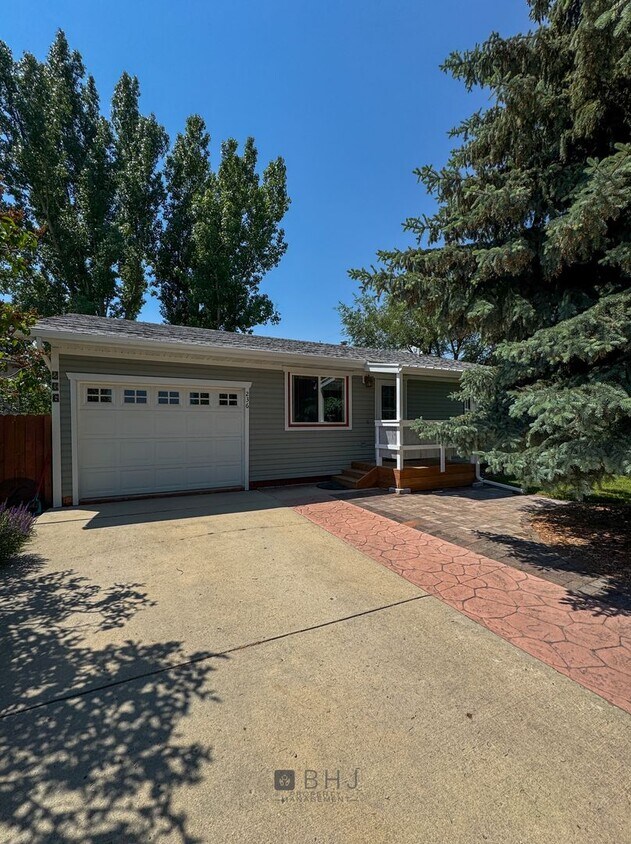 Foto principal - NEWLY UPDATED 2 BED/ 1 BATH SINGLE FAMILY ...
