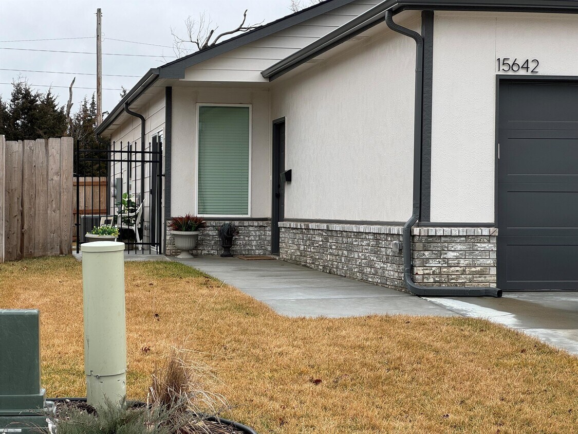 Foto principal - 15642 E 21st Ct N