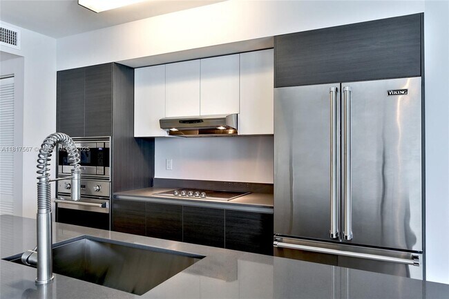 Foto del edificio - 9821 E Bay Harbor Dr