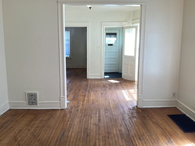 Foto del edificio - 2477 N Richards St