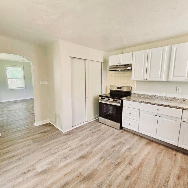 Building Photo - Fully Remodeled 2-Bed, 1-Bath Home in Old ...