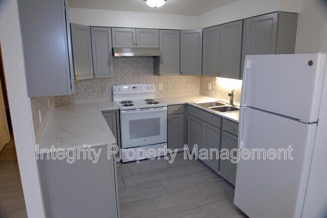 Building Photo - 1502 Prune St