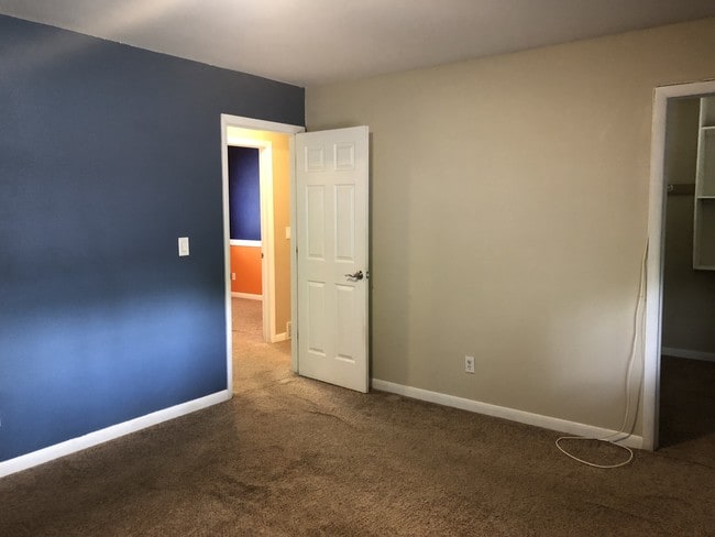 Building Photo - 4BR 2BA Home Corner Lot!