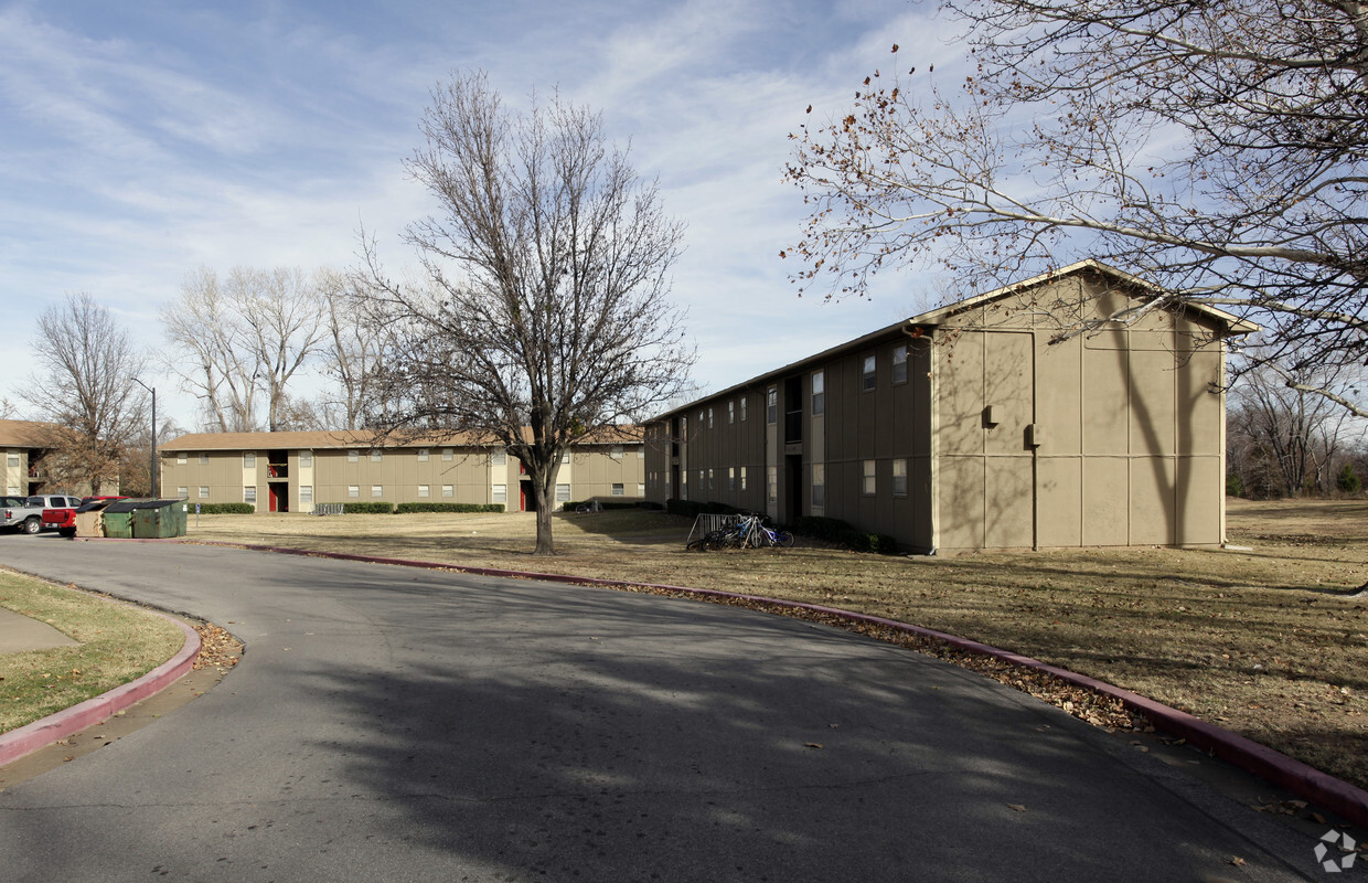 Building Photo - Creek Village