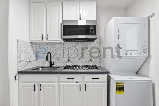 Building Photo - Unit A