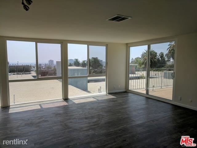 Foto del edificio - 2210 N Beachwood Dr