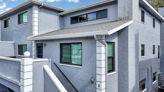 Foto del edificio - Hidden Gem Townhome: Renovated Home with S...