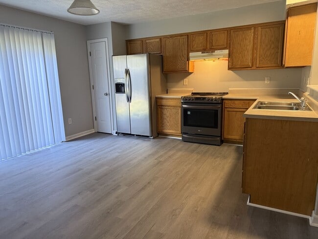 Building Photo - 3 bed home