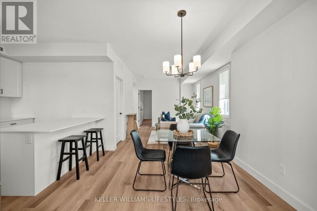 Photo du bâtiment - 470-470 Darcy Dr