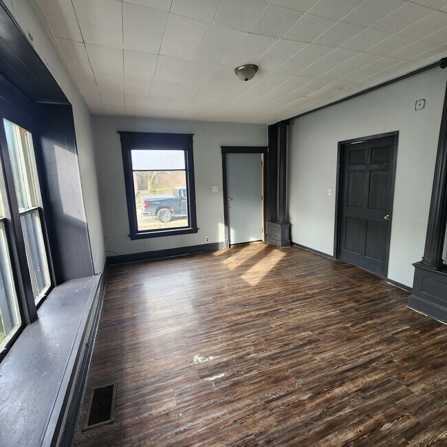 Building Photo - 803 N Franklin St