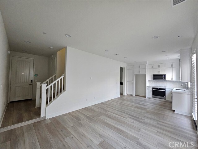 Foto del edificio - 17536 Cameron Lane
