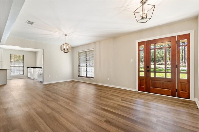 Building Photo - Bay Minette Beauty
