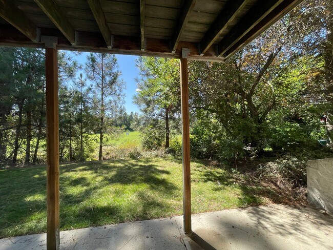 Foto del edificio - 1050 S Westcliff Pl