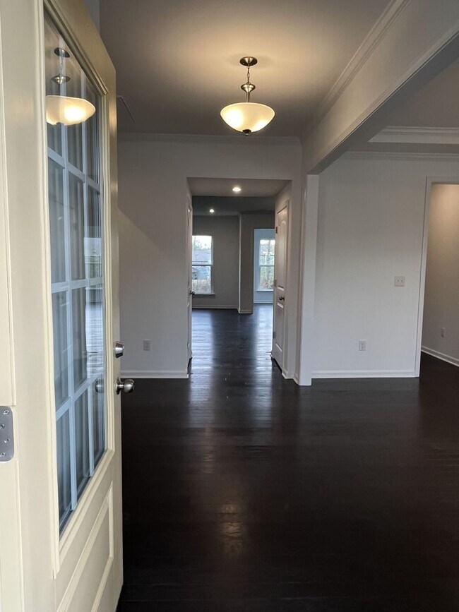 Foto del edificio - Large, Newer 4 Bedroom + Office and Loft i...