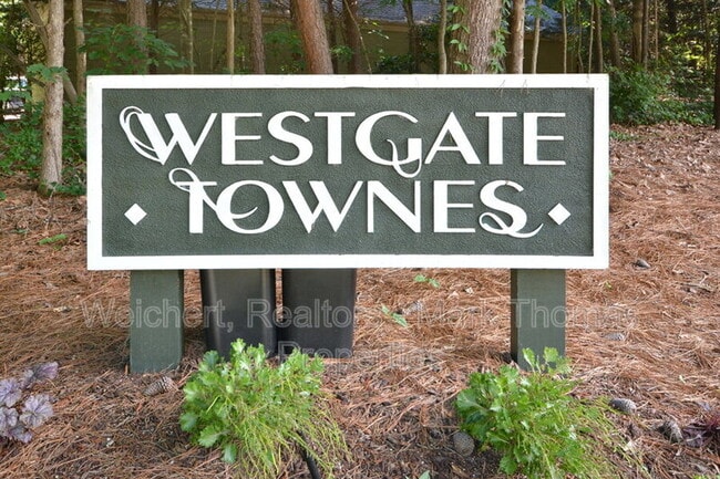Building Photo - 104 Gatehouse Ln