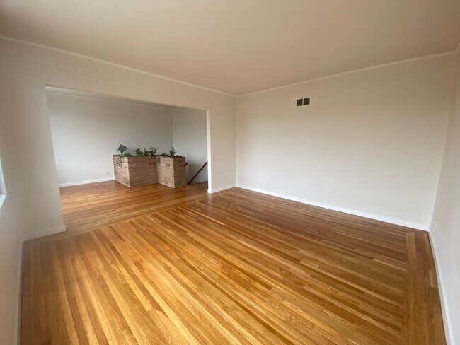 Living Room - 218-220 Balboa St