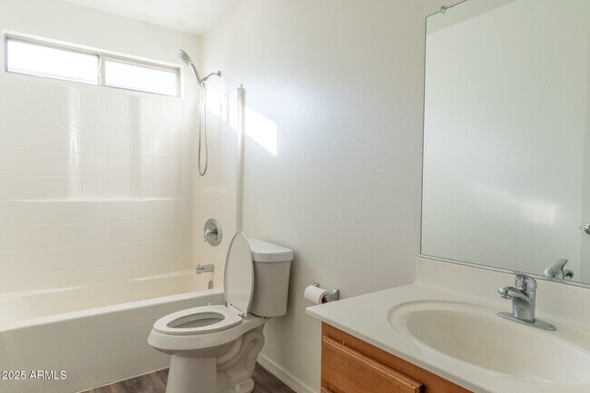 Foto del edificio - 2234 W Central Ave