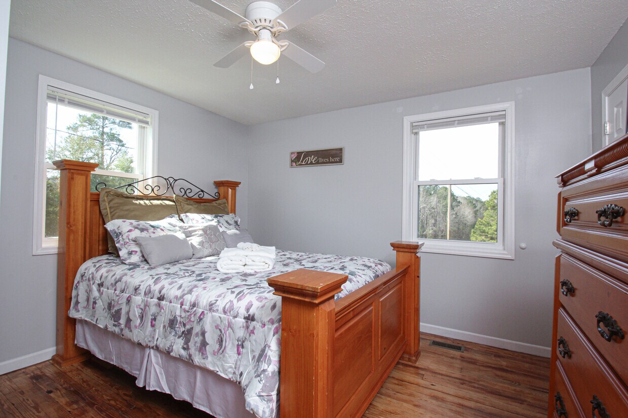 Master bedroom - 703 Celeste Ave