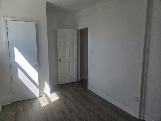Foto del edificio - "Charming 2-Bed Retreat in Louisville - Cozy 700 Sq Ft at Vermont Ave!"