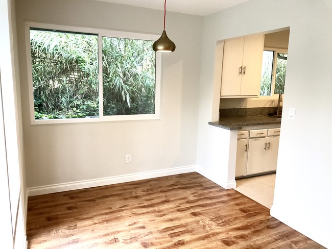 Foto del edificio - 2222 N Cahuenga Blvd