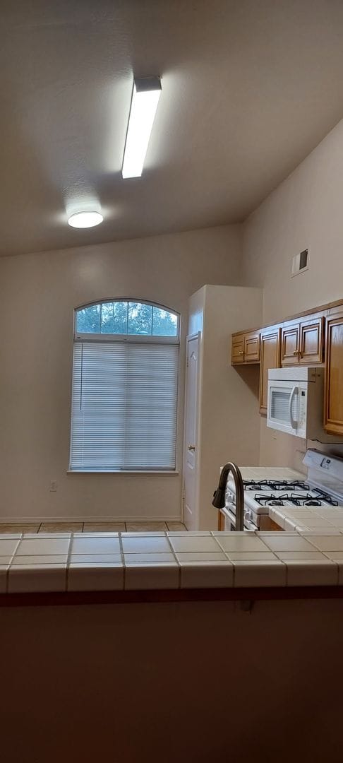 Building Photo - HOUSE