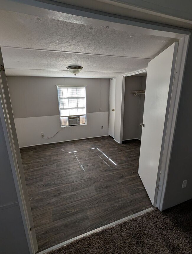 Foto del edificio - Lovely Home is Quiet Southwest Jacksonville Neighborhood