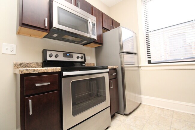 Foto del edificio - 813 W Cornelia Ave