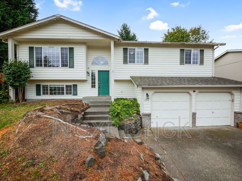 Primary Photo - 2910 Larkspur Dr