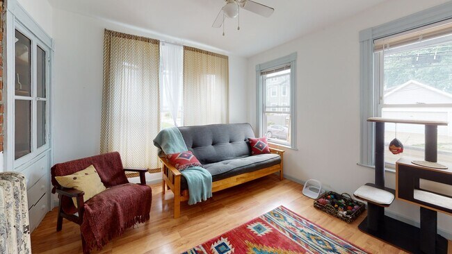Building Photo - 3bed + living room 1bath in Waltham is available on 9/1