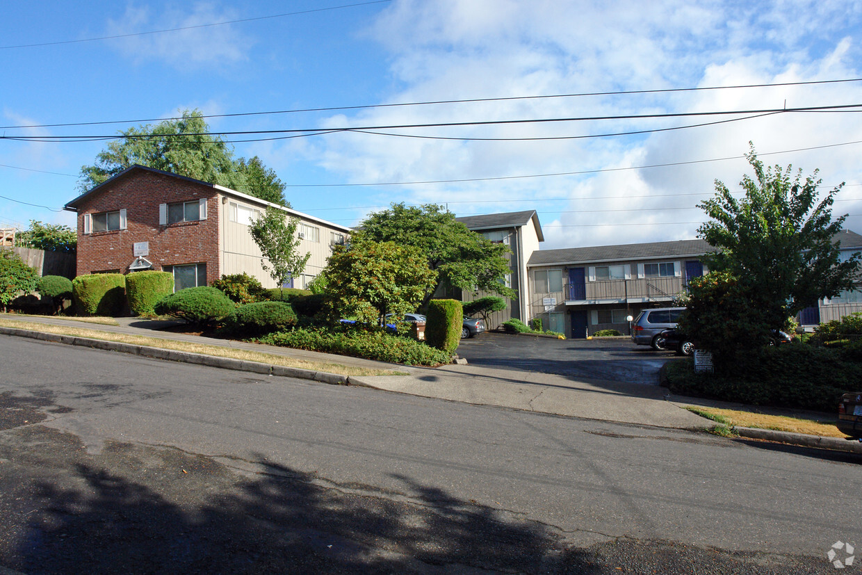 Primary Photo - Cambridge Square Apartments