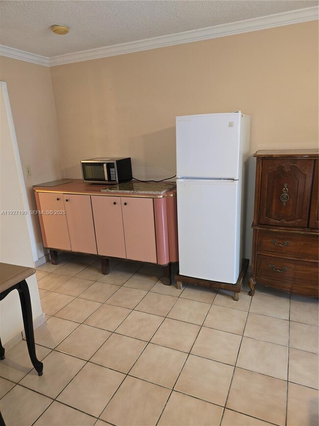 Building Photo - 1113 NE 2nd St