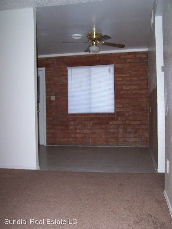 Primary Photo - 1012 S Dorsey Ln