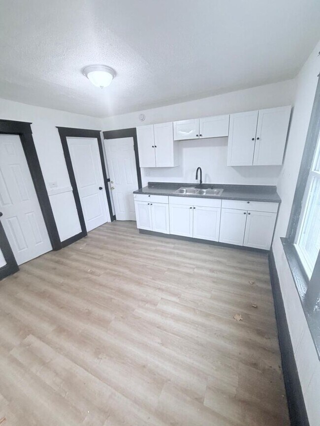 Foto del edificio - 2791 E 127th St