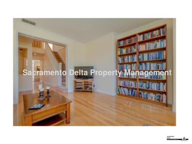 Building Photo - Gorgeous 4bed/3 full bath 2 story Home in Davis