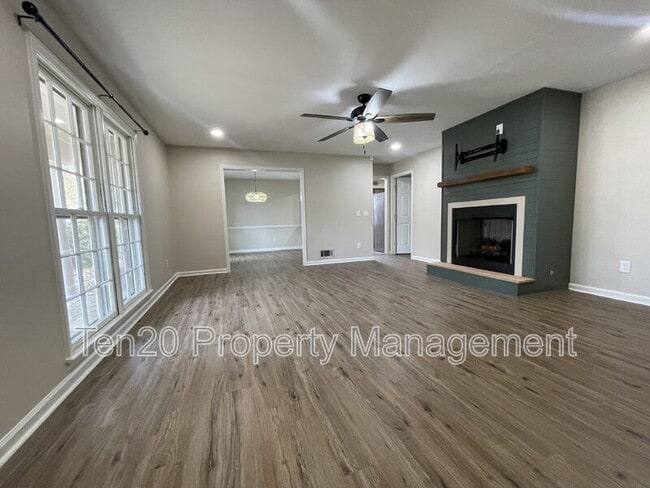 Building Photo - 2005 Landau Dr