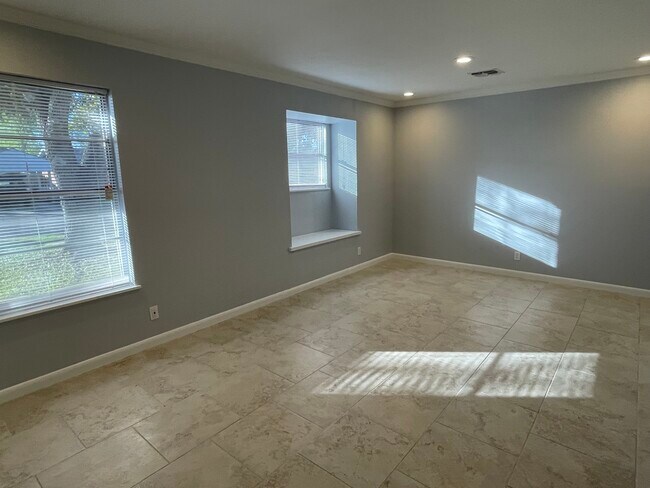 Building Photo - 4830 French Dr