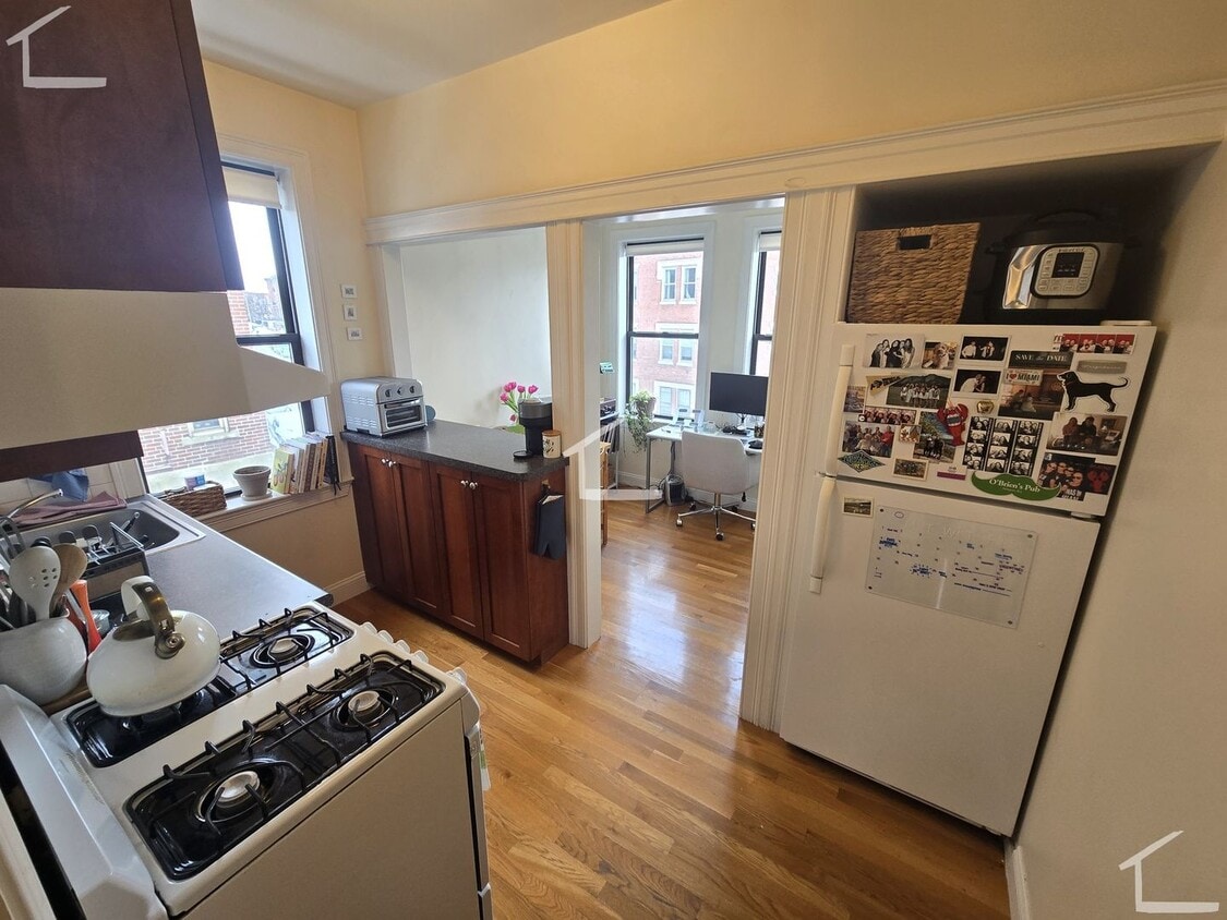 1Br/1Bth, Laundry in building! Heat/Hot Water included! - 1Br/1Bth, Laundry in building! Heat/Hot Water included!