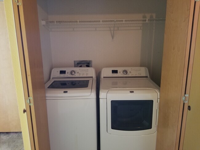 Foto del edificio - 321 W 7th St