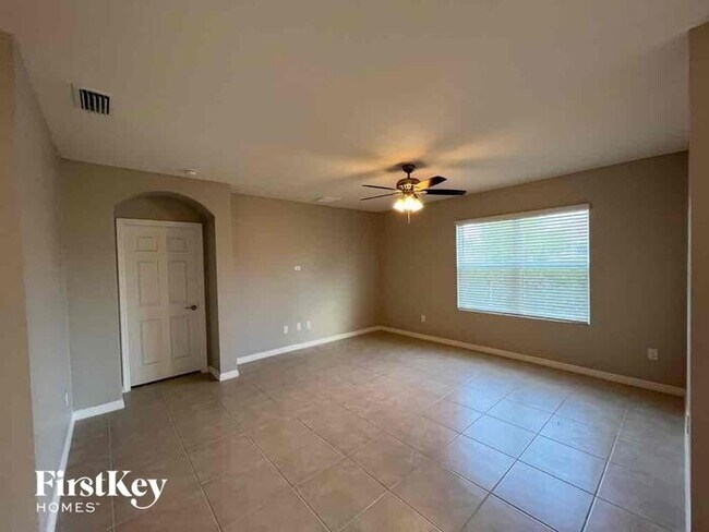 Building Photo - 2820 NW 21st Ave