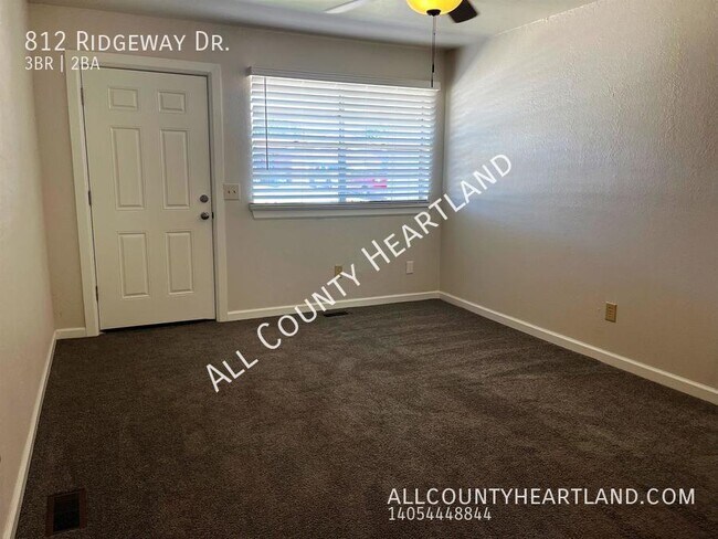 Foto del edificio - 812 Ridgeway Dr
