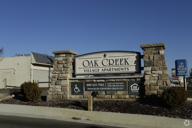 Foto del edificio - Oak Creek Village Apartments