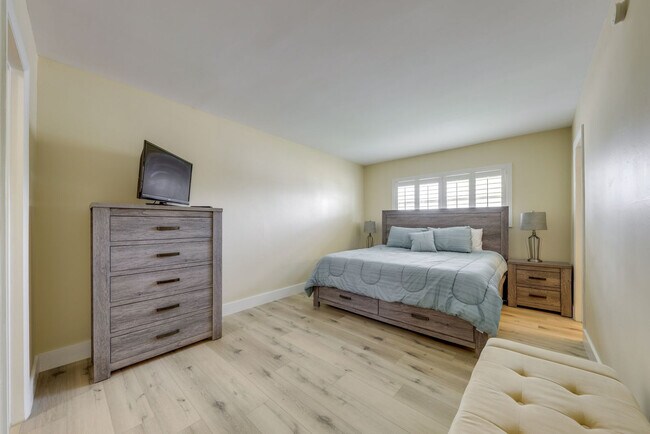 Foto del edificio - 1450 N Riverside Dr