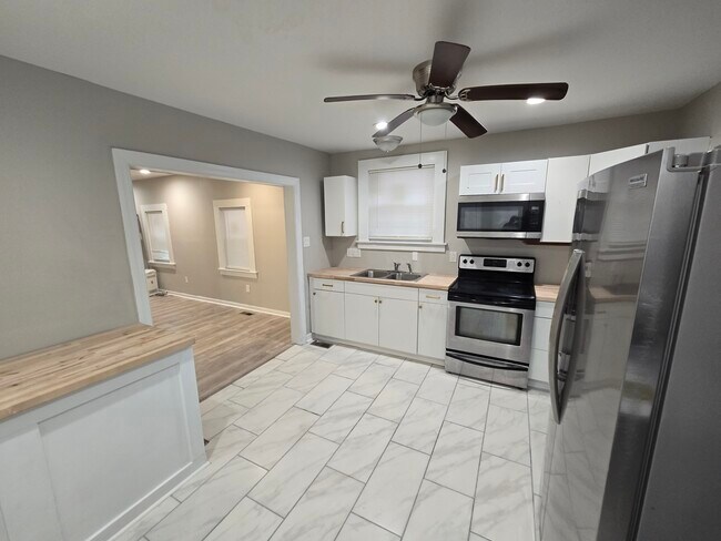 Cocina - 160 W Seaview Ave