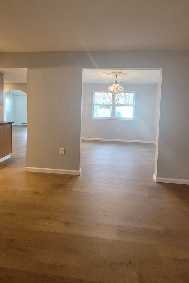 Foto del edificio - Spacious 3 Bedroom 2.5 Bath Townhome for RENT