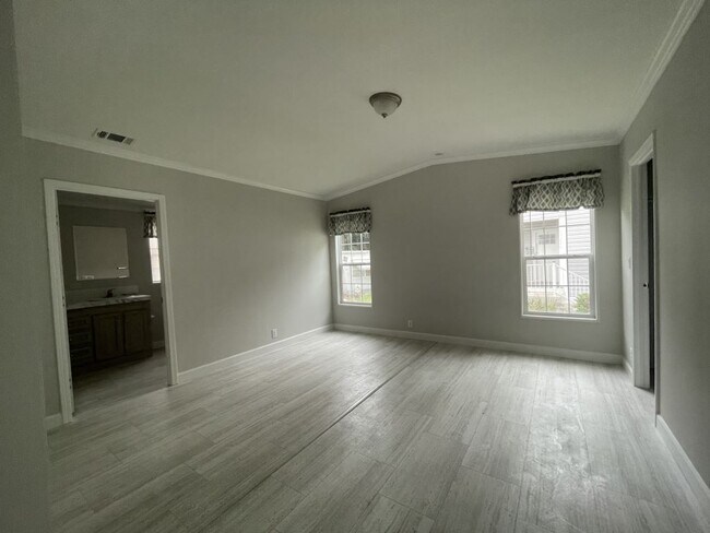 Foto del edificio - 13204 Grape Ave