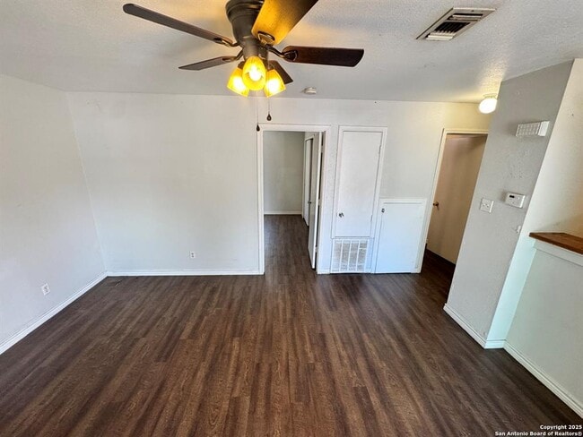 Building Photo - 830 W Hutchins Pl