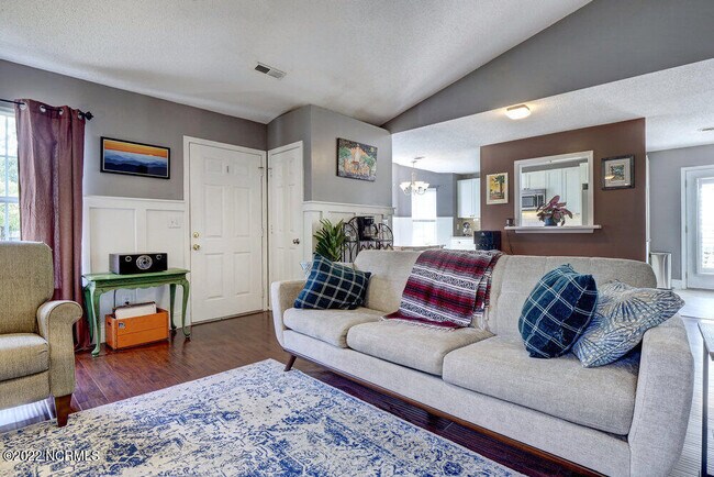 Building Photo - 604 Bay Blossom Dr